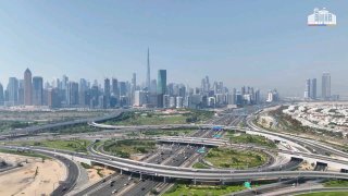 Флаг Армении и флаг ОАЭ, символизирующие соглашение о водительских правах