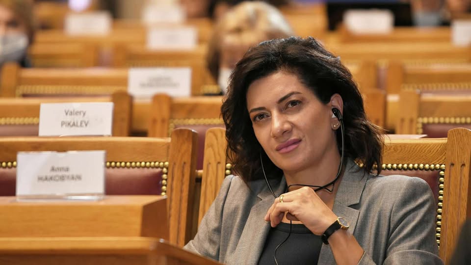 Анна Акопян, супруга премьер-министра Армении, отправляется в США