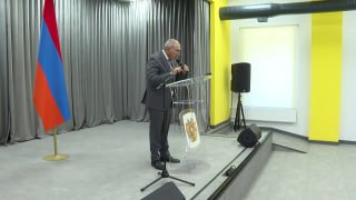 Никол Пашинян выступает на открытии реконструированного образовательного комплекса имени Акопа Коджояна в Ереване