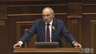 Никол Пашинян выступает с заявлением о незаконности оппозиции НС Армении