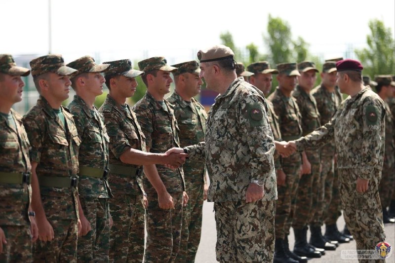 Генерал-лейтенант Эдвард Асрян на церемонии присяги сержантов ВС Армении в Ереване
