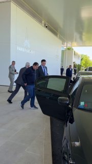 Сурен Папикян на встрече в Париже, фото с флагами Армении и Франции
