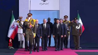 Пашинян возлагает цветы к телу президента Ирана в Тегеране