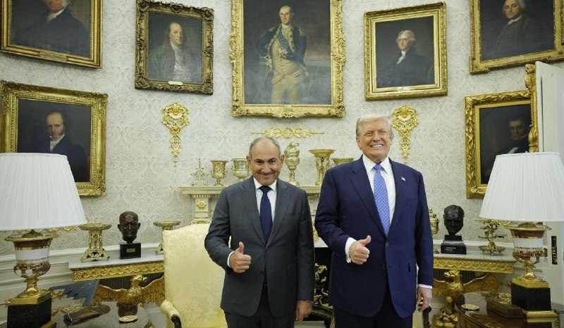 Никол Пашинян и Дональд Трамп на фоне флагов Армении и США