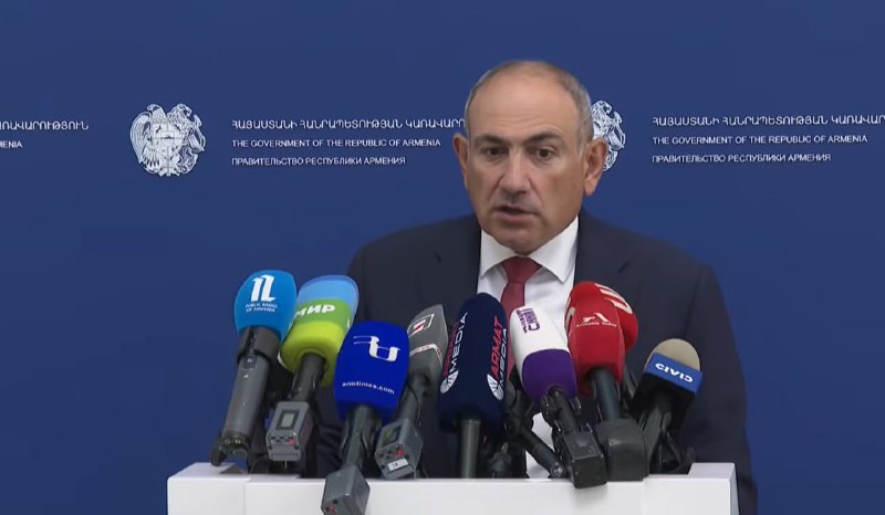 Премьер-министр Армении Никол Пашинян на брифинге в правительстве, Нор-Норк