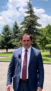 Министр обороны Армении Сурен Папикян на выборах в совет старейшин Еревана