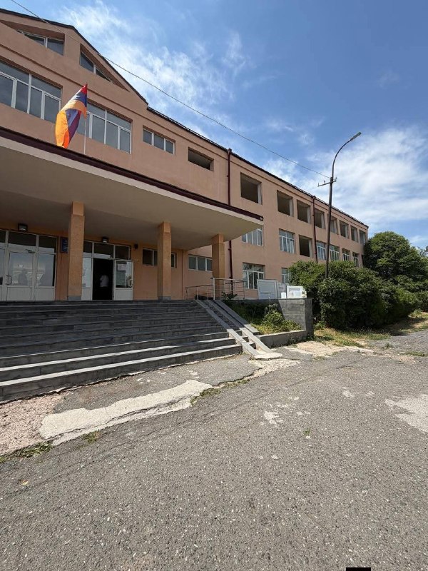 Рабочая группа ФТРА на стройплощадке школы в Аштараке