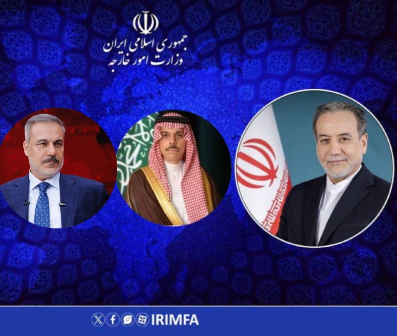 Флаг Ирана на фоне здания МИД в Тегеране