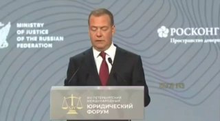 Последствия ракетного обстрела в Ереване: разрушенный жилой дом и работа спасателей