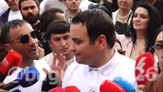 Депутат от «Мать Армения» выступает на встрече со сторонниками в Нор-Норке