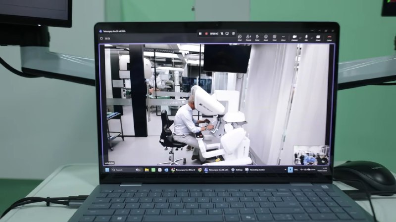 Дистанционная роботизированная операция в медцентре SlavMed, Ереван, с использованием робота Toumai MT-1000