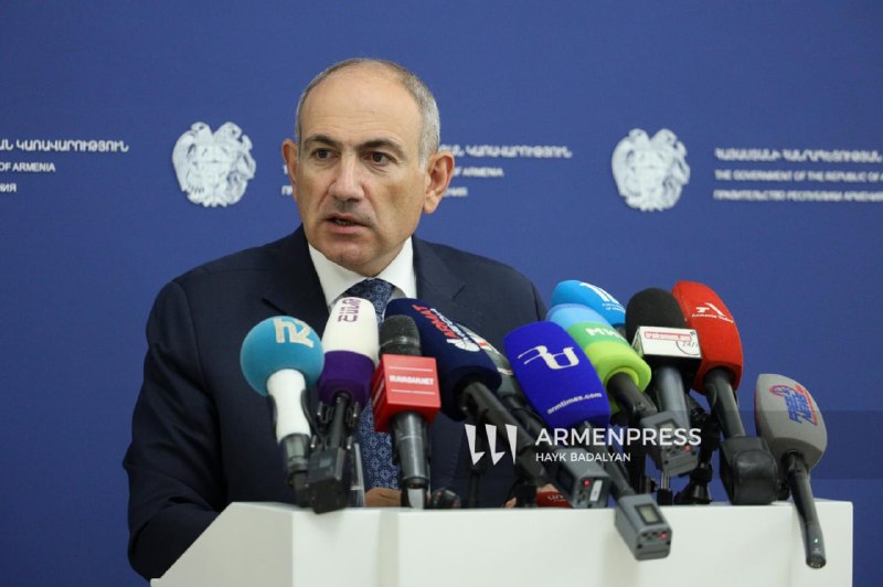 Премьер-министр Армении Никол Пашинян на брифинге в правительстве 9 июля