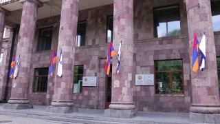 Министр Жанна Андреасян осматривает отремонтированные помещения в Институте физкультуры и спорта Армении, Ереван