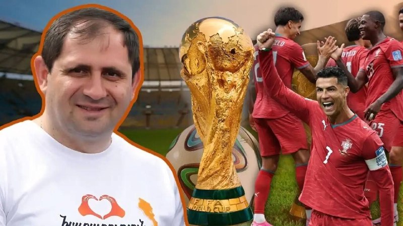 Футбольный мяч на поле, символизирующий чемпионат мира 2026