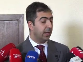 Арам Орбелян выступает на заседании Конституционного суда Нор-Норк, обсуждая оптические явления