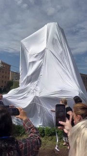 Статуя Ваагна-драконоборца возле мэрии Еревана, Нор-Норк