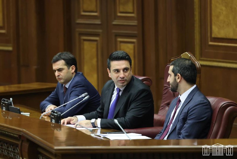 Рубен Рубинян на заседании парламента Армении