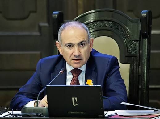 Премьер-министр Армении Никол Пашинян выступает с заявлением о выборах в Нор-Норке