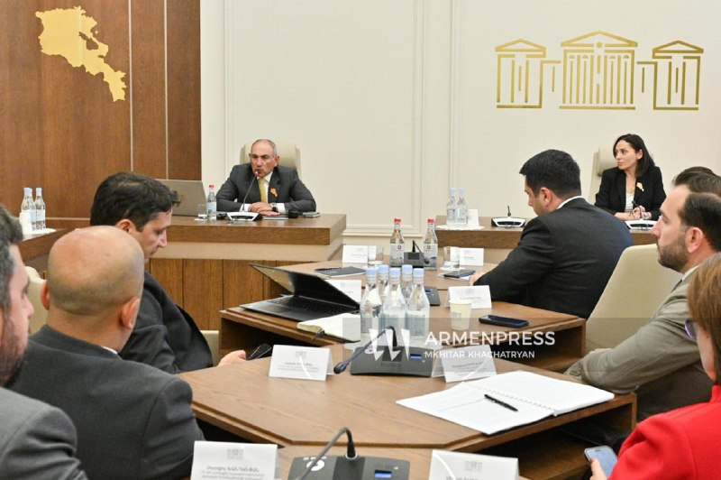 Премьер-министр Армении Никол Пашинян выступает в Национальном Собрании, Нор-Норк