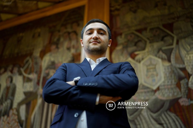 Шант Саргсян за шахматной доской на турнире в Гонконге
