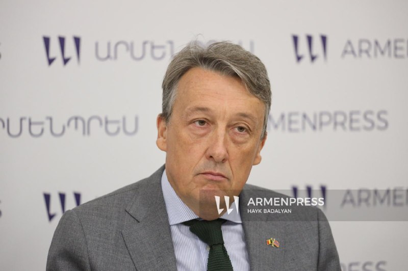 Посол Бельгии в Армении Эрик Де Мунк на интервью в Ереване