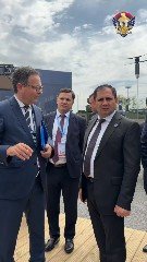 Министр обороны Армении Сурен Папикян в Париже на встрече с представителями KNDS и Airbus