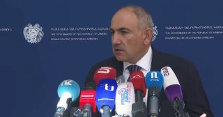 Премьер-министр Армении Никол Пашинян выступает с заявлением о беспошлинном экспорте в ЕС