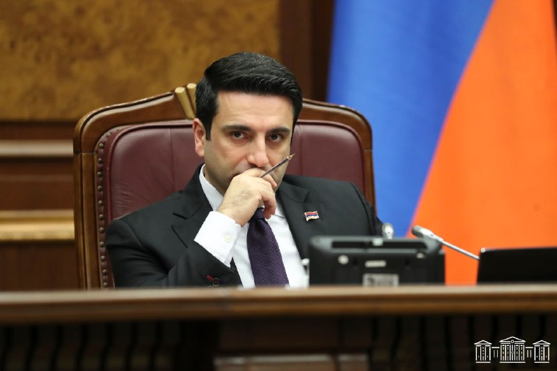 Ален Симонян выступает с заявлением о партиях без мандатов в Нор-Норке