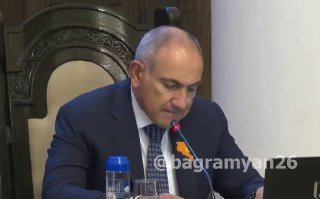 Премьер-министр Армении Никол Пашинян выступает с заявлением о торговых мерах ЕС, Нор-Норк
