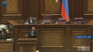 Заседание Национального собрания Армении, депутат Ваагн Алексанян выступает с трибуны